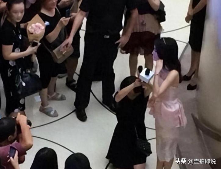艺人与助理关系揭秘_娱乐圈助理职场不公_明星演员视频热点,