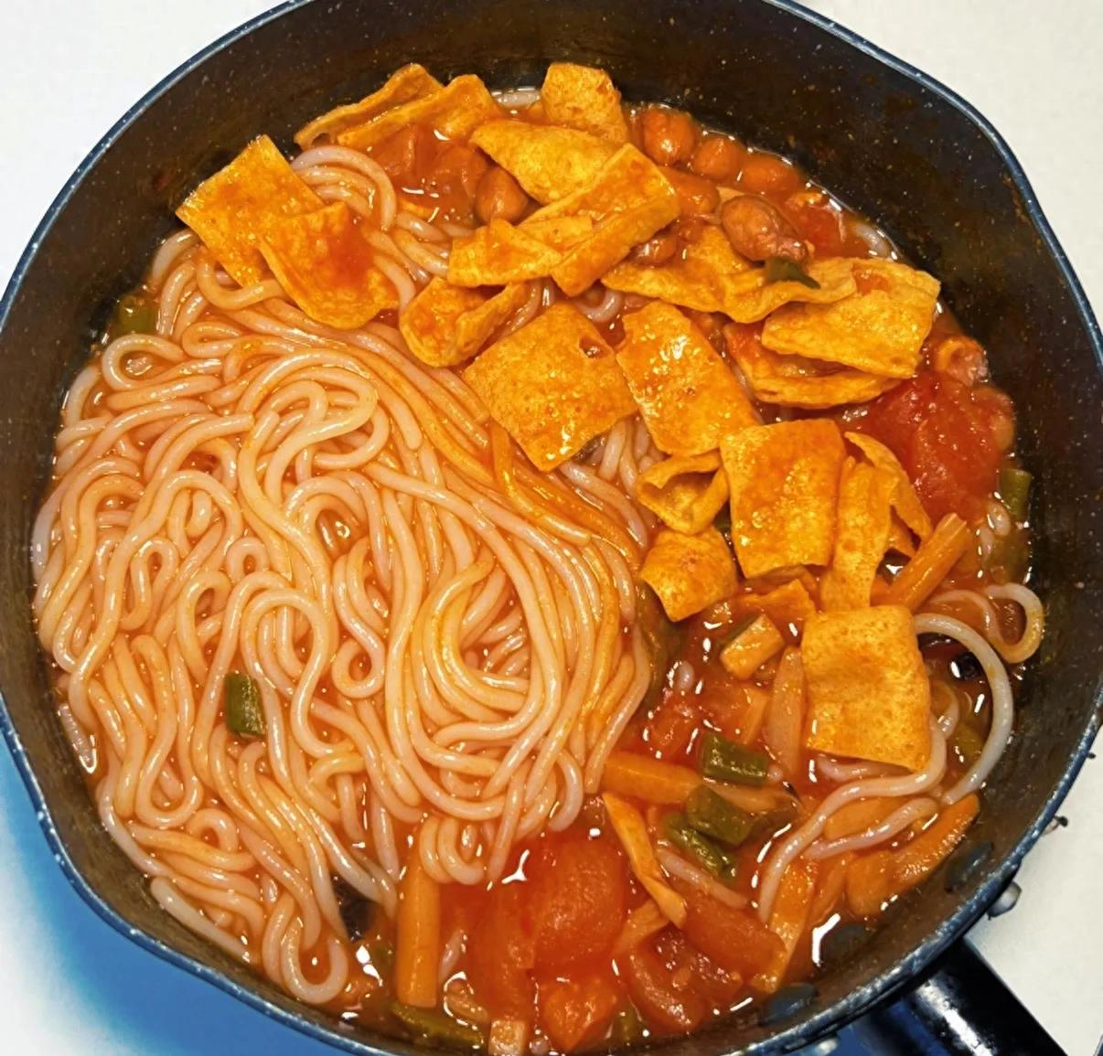螺蛳粉番茄做法_番茄螺蛳粉食谱_云南网红做饭黑暗料理,