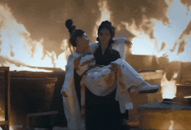 女明星公主抱_电视剧一念关山公主抱 刘诗诗公主抱轻松完成 女演员公主抱男演员讨论