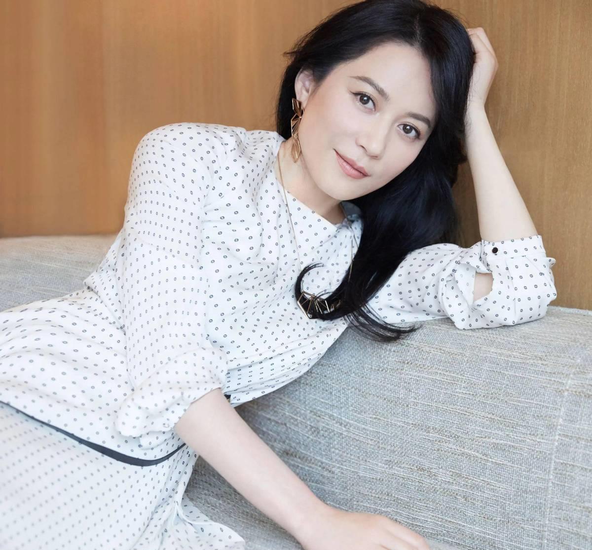 51岁女明星气质_50岁女明星保养_明星最老的女明星