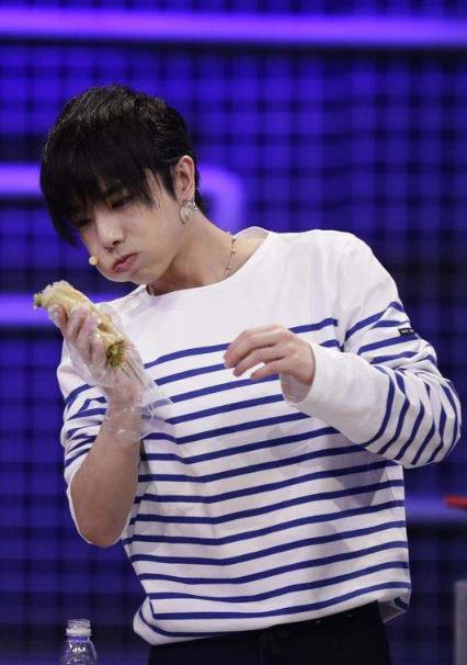 华晨宇未出道女友_娱乐圈零绯闻明星_华晨宇感情经历